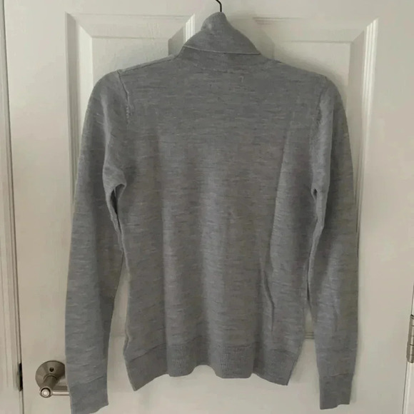 Tahari Merino wool turtleneck sweater size small - Picture 3 of 5
